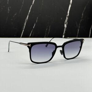 NEW TOM FORD TF831 02B UNISEX SUNGLASSES TOM FORD HAYDEN FT0831/S 02B